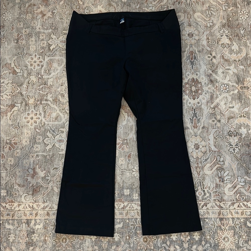 Old Navy Black Pixie Maternity Pants- Size 18